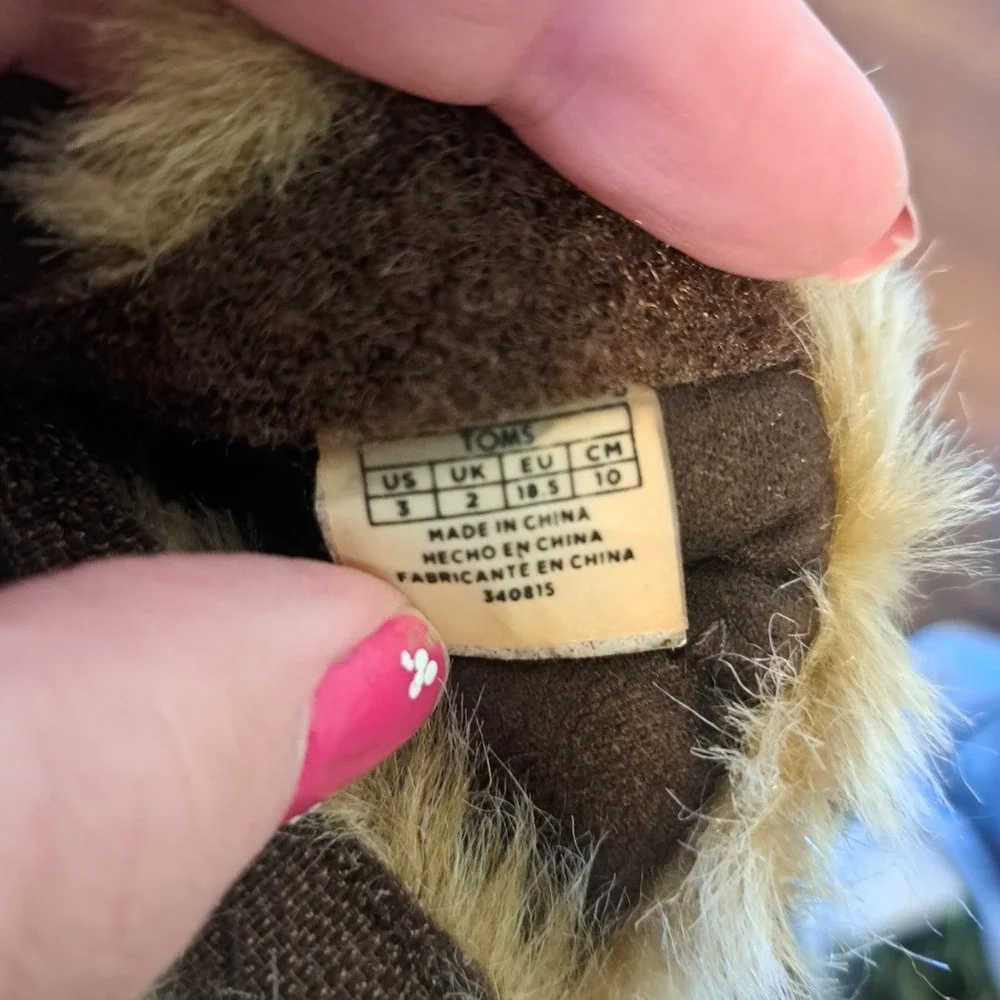 TOMS Tiny Toddler Brown Faux Fur Trim Suede Booties Size 3 10006345